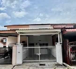 Exterior – House at Taman Kluang Barat, Kluang, photo 1