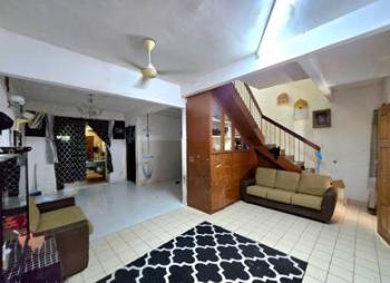 Taman Kesumba, Bukit Beruntung的房屋，照片2