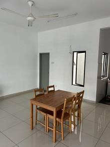 Ruang tamu & makan – Bilik di 28 Residence, Salak Tinggi, foto 4