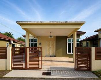 Bungalow at Taman Belimbing Setia, Durian Tunggal, photo 1