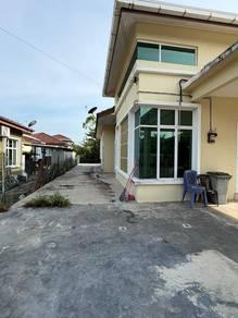 Bungalow at Taman Belimbing Setia, Durian Tunggal, photo 2