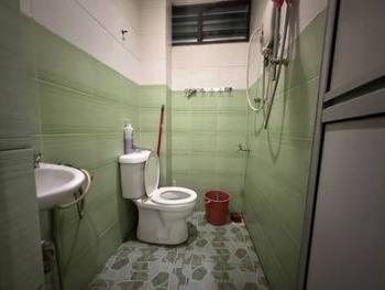 Bathroom – House at Jalan Camar, Perling, photo 10