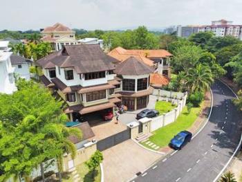 Bungalow at Jalan Menara, Bukit Jelutong, photo 1