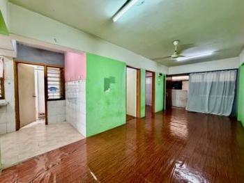 Persiaran Surian, Bandar Utama的公寓，照片1
