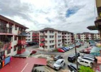 Pangsapuri di Jalan Camar Taman Perling, Perling, foto 1