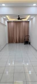 Ruang tamu & makan – Apartmen di Trifolia, Klang, foto 2