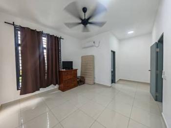 Bedroom – House at Jalan Permas 17, Permas Jaya, photo 10