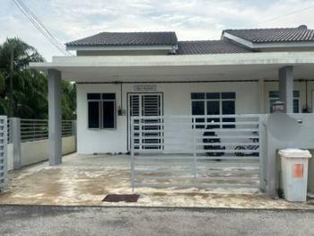 House at Taman Budi, Sabak Bernam, photo 1
