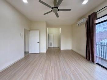 Rumah Bandar di Crescent Park, Bangi, foto 10
