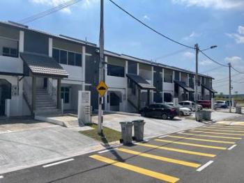 Rumah Bandar di Jalan Serindit, Kulai, foto 1