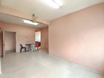 Flat at Taman Gaya, Ulu Tiram, photo 3