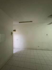 Ruang tamu & makan – Apartmen di Vista Pinggiran, Seri Kembangan, foto 3