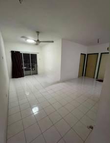 Ruang tamu & makan – Apartmen di Vista Pinggiran, Seri Kembangan, foto 1