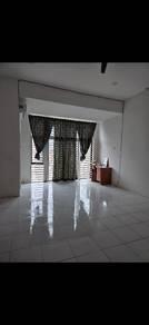Ruang tamu & makan – Bilik di Taman Peramu Permai, Pekan, foto 1