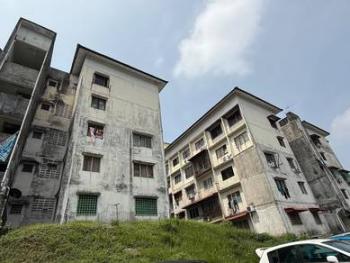Pangsapuri di Desa Sri Puteri, Bandar Tun Razak, foto 2