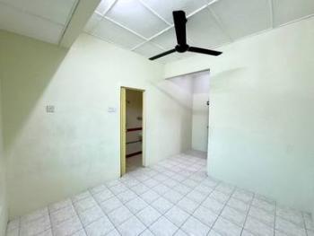 Townhouse at Taman Sri Serdang, Seri Kembangan, photo 8