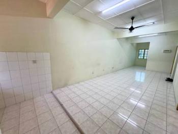 Townhouse at Taman Sri Serdang, Seri Kembangan, photo 4