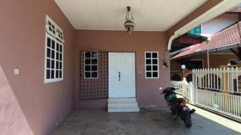 Banglo di Batu 2, Pengkalan Chepa, foto 1