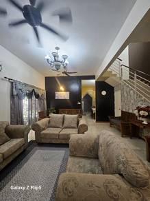 Villa Suria Sunway Alam Suria Seksyen U10, Shah Alam的房屋，照片1