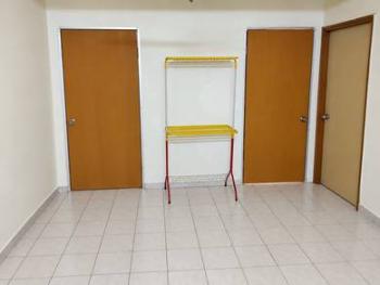 Ruang tamu & makan – Bilik di Pusat Komersial Seksyen 7, Shah Alam, foto 1