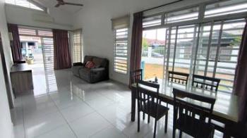 Ruang tamu & makan – Rumah di Jalan Bangau x, Kulai, foto 2