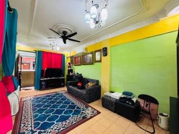 Ruang tamu & makan – Pangsapuri di Desa Mentari Block 3 Pjs 6, Petaling Jaya, foto 3