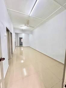 Ruang tamu & makan – Rumah di Jalan Perubatan, Skudai, foto 2