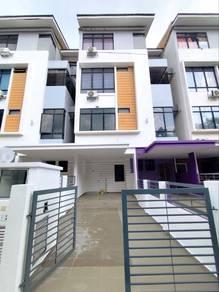 Lake View Homes, Puchong的联排别墅，照片2