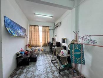 Lima Kedai, Skudai的平层住宅，照片1