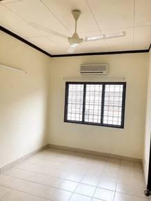 Bedroom – House at Jalan Gamelan, Bandar Bukit Raja, photo 4