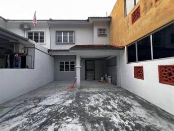 Balkoni – Rumah di Jalan Kesumba, Bukit Beruntung, foto 4