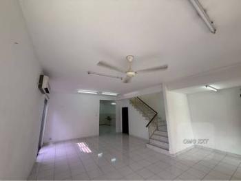 Living & dining – House at Aman Perdana, Aman Perdana, photo 3