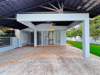 Exterior – House at Jalan Jeriji, Bukit Jelutong, photo 1