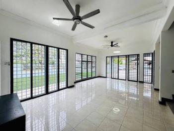 Living & dining – House at Jalan Jeriji, Bukit Jelutong, photo 8