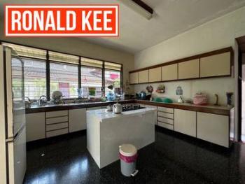 Bungalow at Pulau Tikus, Pulau Tikus, photo 6