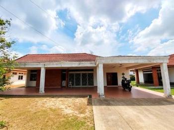Bungalow at TAMAN PAROI JAYA, Paroi, photo 1