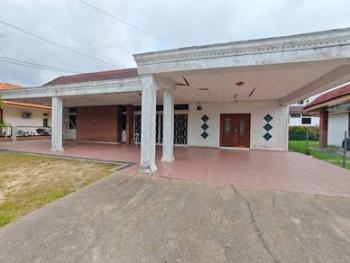 Bungalow at TAMAN PAROI JAYA, Paroi, photo 2