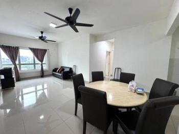 Ruang tamu & makan – Apartmen di Idaman Residence, Iskandar Puteri, foto 1