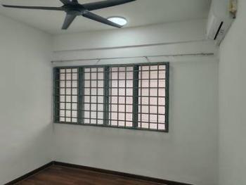 卧室 – Jalan Nila, Johor Bahru的房屋，照片3