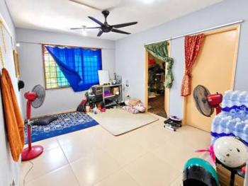 客厅/饭厅 – PKNS Seksyen 19, Shah Alam的组屋，照片2