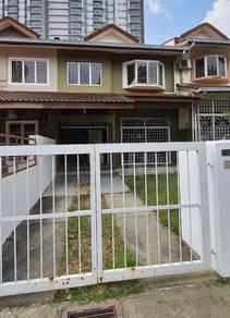 House at Jalan Putra Permai, Taman Equine, Seri Kembangan, photo 1