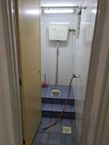 Bathroom – Flat at Pangsapuri Teratai, Shah Alam, photo 5