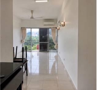 Ruang tamu & makan – Apartmen di Desa Golf, Bukit Jambul, foto 1