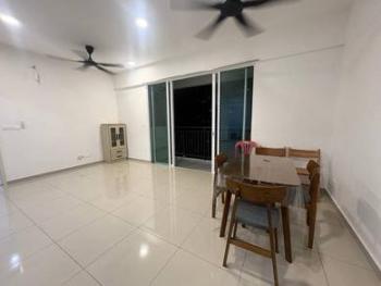客厅/饭厅 – Ideal Residency, Gelugor的公寓，照片3