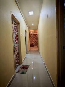 Ruang tamu & makan – Kondominium di Putra Indah Condominium, Seri Kembangan, foto 8