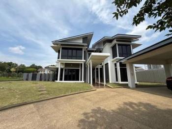 Bungalow at Perdana Lakeview East, Cyberjaya, photo 1