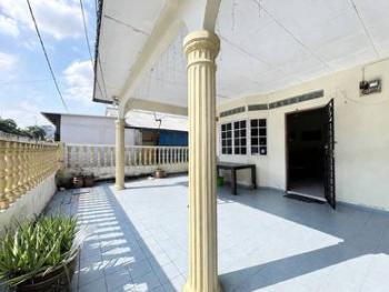 Bungalow at Kampung Melayu Batu Caves Selatan, Batu Caves, photo 1