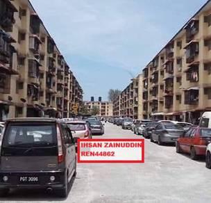 Flat at Sungai Batu (Blok 8), Teluk Kumbar, photo 1