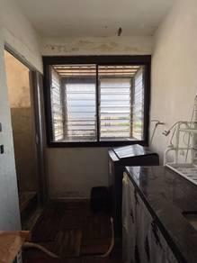 Flat at Sungai Batu (Blok 8), Teluk Kumbar, photo 10
