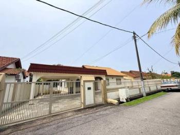 Bungalow at Taman Union, Klebang, photo 1